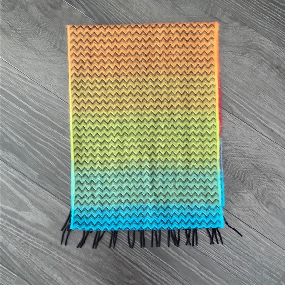 Beautiful Cashmere Scarf - Picture 2 of 4